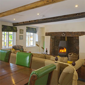  Cosy Welsh cottage holiday accommodation close to Offa's Dyke Path - sleeps eight people